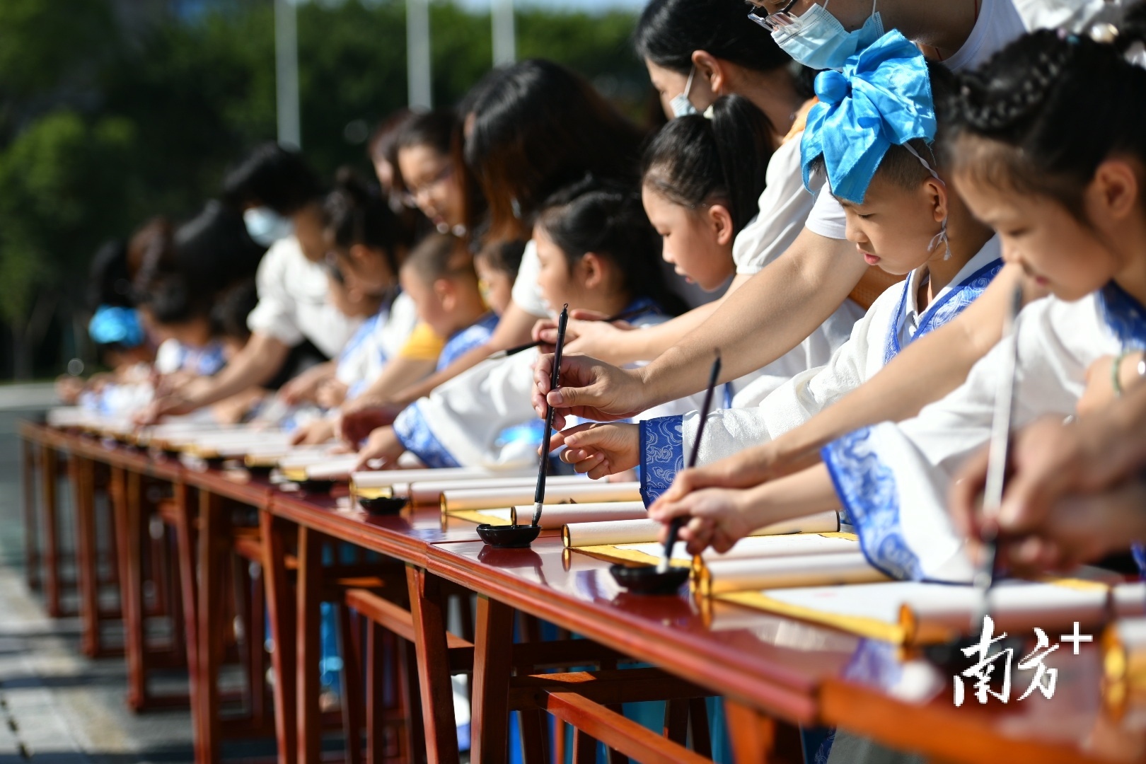 清城区新城小学新生入学第一天，萌翻了(图8)