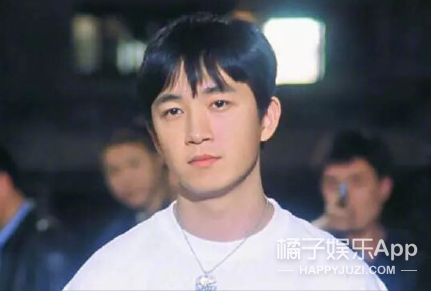 潘粤明黄磊挺啤酒肚失去下颌线，纵观同辈女演员，这反差太大了