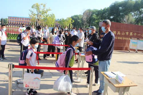 调兵山市第十一小学新学期疫情防控应急演练(图2)