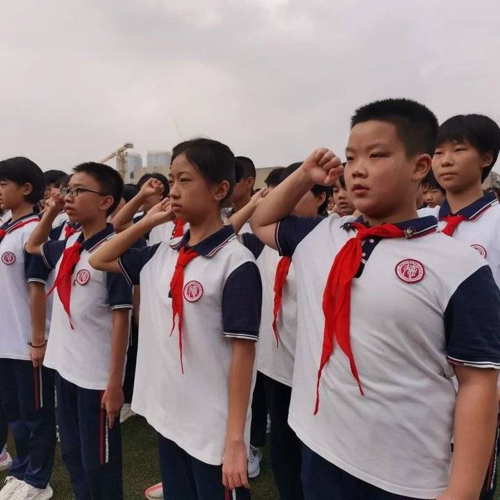 歷城區(qū)初級(jí)實(shí)驗(yàn)中學(xué)舉行新學(xué)期開(kāi)學(xué)典禮(圖3) 歷城區(qū)初級(jí)實(shí)驗(yàn)中學(xué)舉行新學(xué)期開(kāi)學(xué)典禮(圖3)