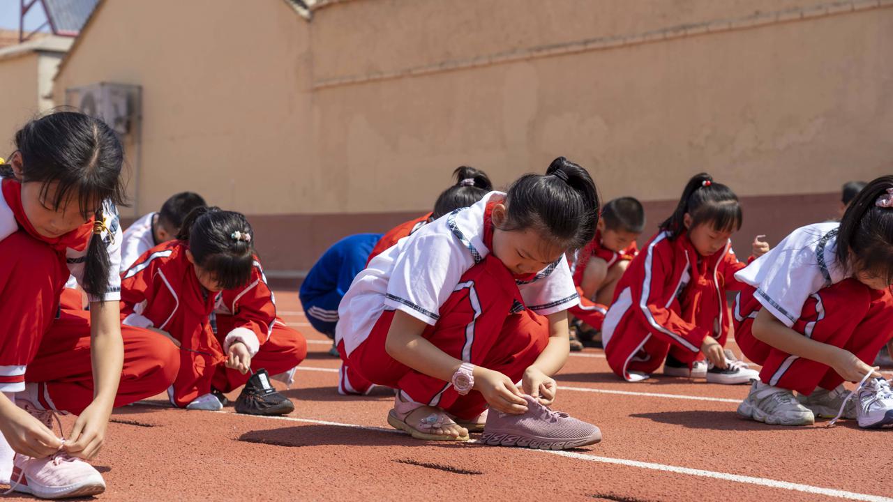 龙口市第二实验小学：秀别样假期生活(图2)