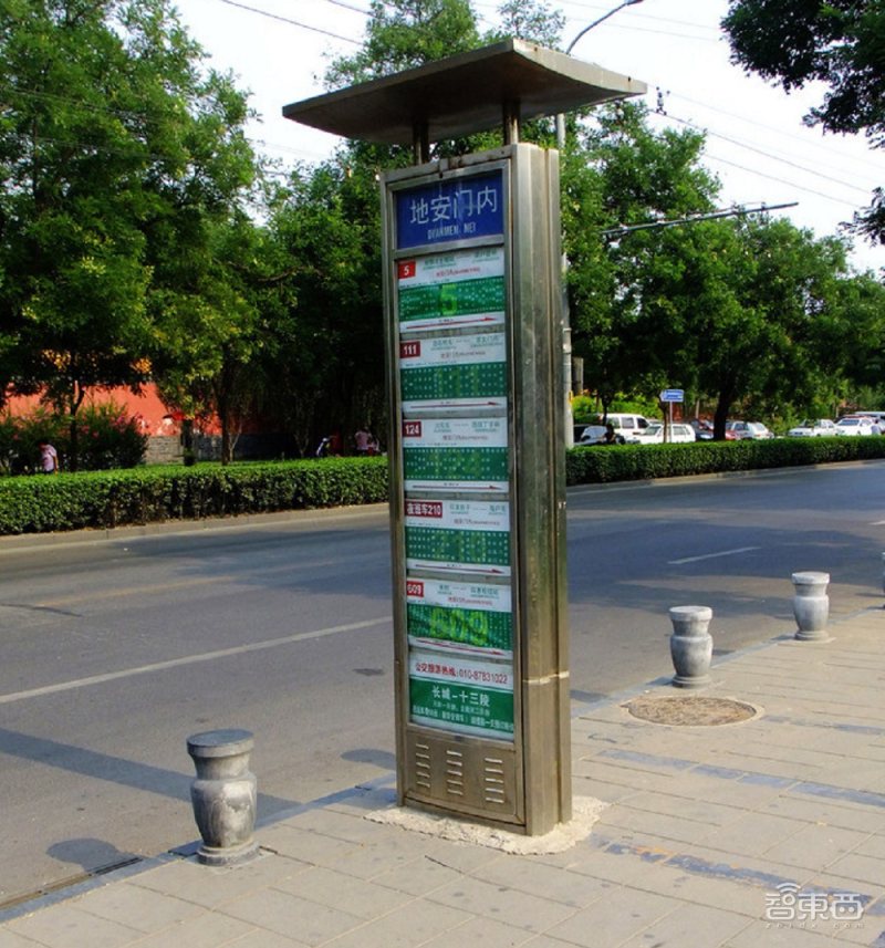 北京公交站牌100年大升级，如何“干掉”手机地图App？