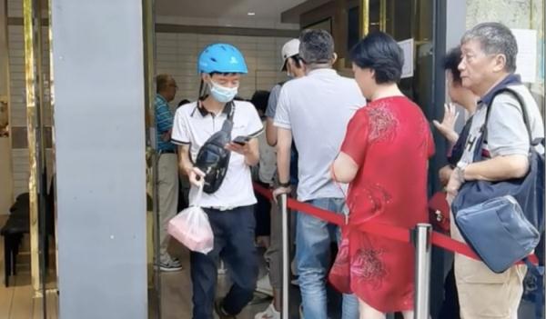 排5小时也不一定买到！外卖小哥差点急哭