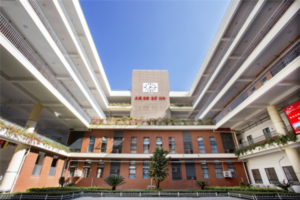 深圳市福田區(qū)第二實驗學(xué)校:"AI+5G"(圖1) 深圳市福田區(qū)第二實驗學(xué)校:"AI+5G"(圖1)