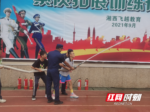 保靖縣雅麗中學(xué)消防演練筑牢校園安全防火墻(圖2) 保靖縣雅麗中學(xué)消防演練筑牢校園安全防火墻(圖2)