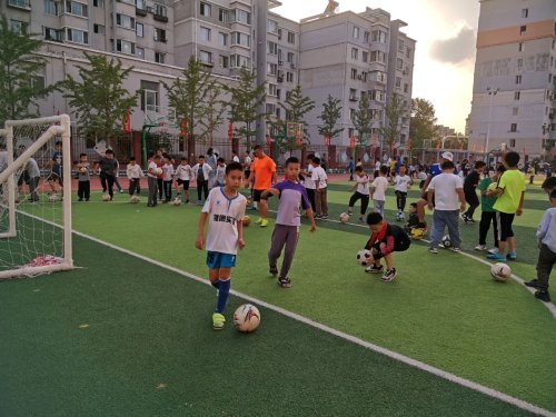 雏鹰实验小学按下“双减”键,跑出加速度(图16)