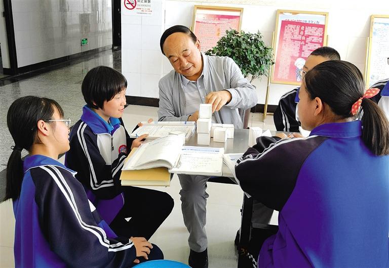 皋兰四中优秀班主任张孝德41年逐梦步履从未停歇