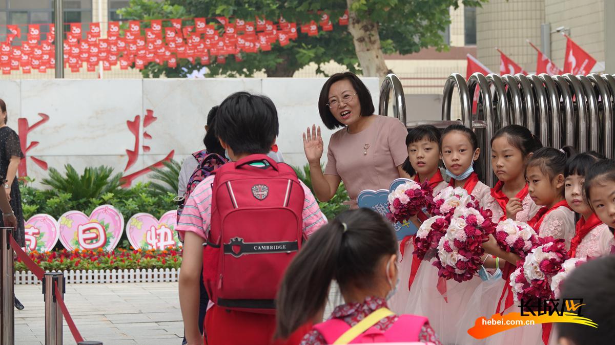 石家庄市友谊大街小学:馨香一束谢师恩(图8)