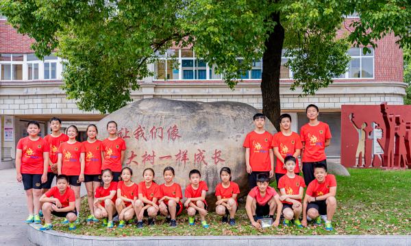 练这项运动，上海宝山这所中学的孩子打破世界纪录，学习成绩还名列前茅……