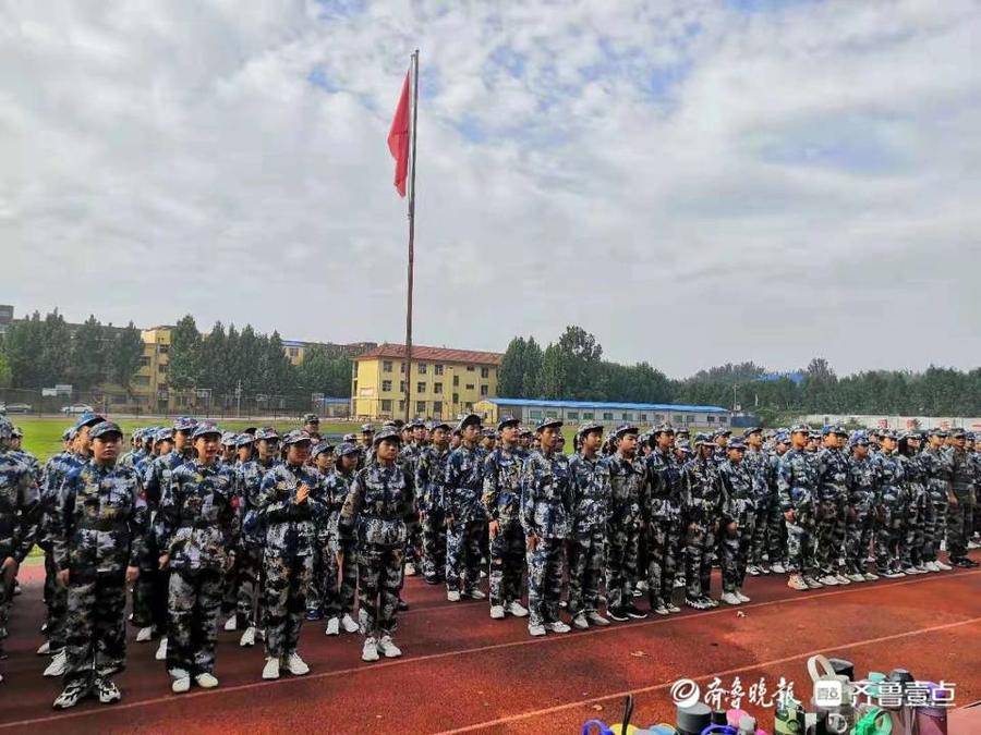 定陶區(qū)冉堌鎮(zhèn)中學(xué)初一新生軍訓(xùn)總結(jié)匯報(bào)(圖1)