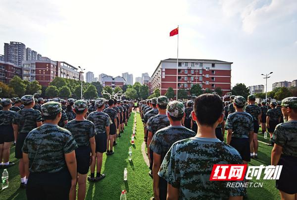 长沙市雨花区金海中学800名学生四天军训(图1)