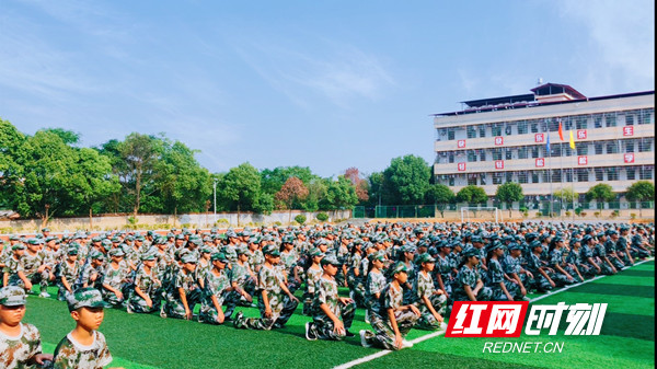 永州市京劍學(xué)校初一新生軍訓(xùn)結(jié)束:銘記精神(圖1)