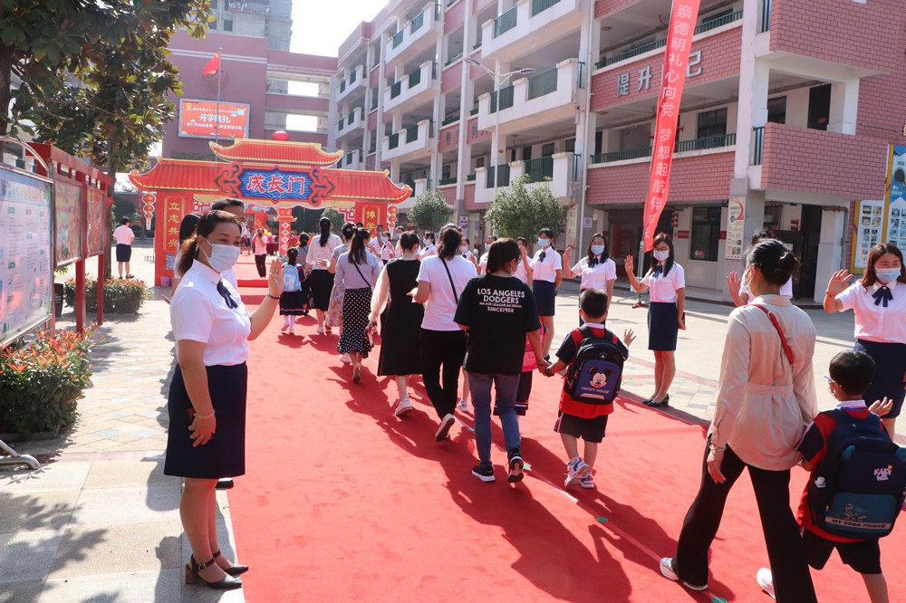 南陽市第三十一小學(xué)“心向未來筑夢(mèng)啟航”(圖2)