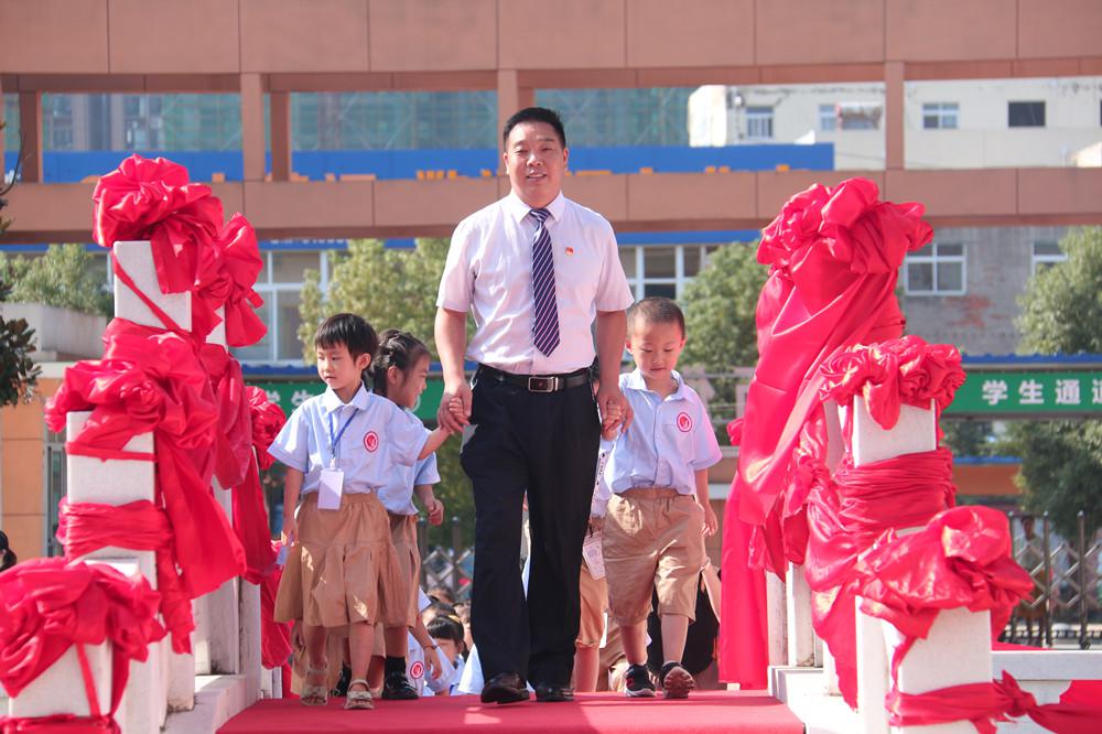 南阳市实验学校：举行开学“入泮礼”(图1)