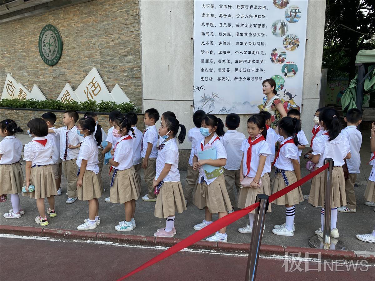 武汉武昌区新河街小学试行把书包留在学校(图3)