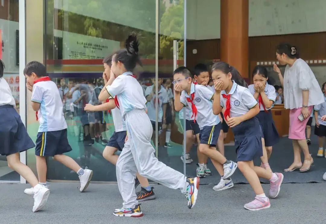 徐汇区第一中心小学的安全教育花样有点多(图6)