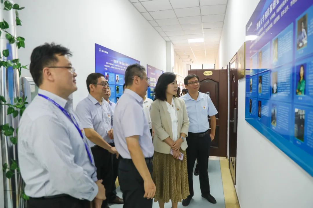 济南大学科技园党支部与济南大学材料学院学生第三党支部举行党建共建基地签约仪式