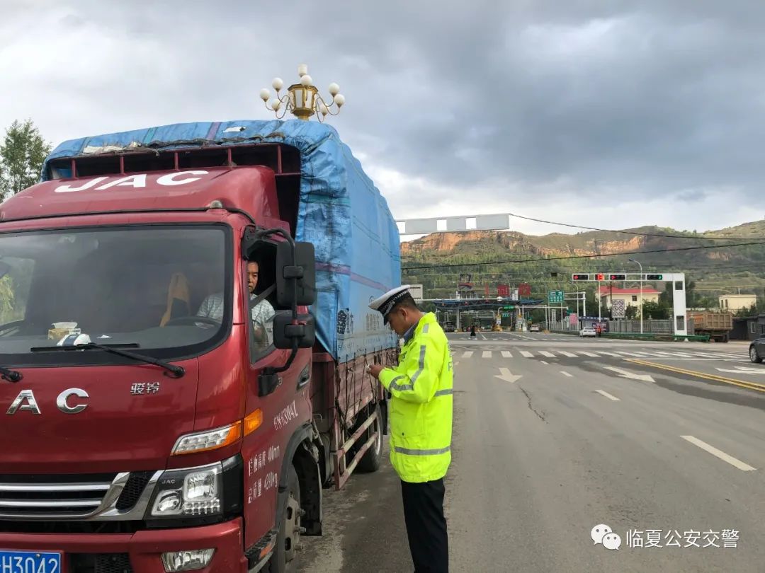 临夏公安交警全力保障中秋道路交通安全平稳有序