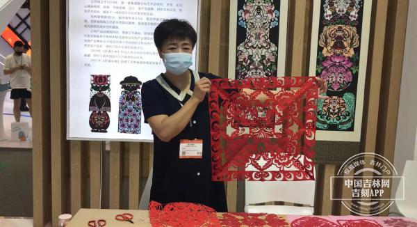 聚焦文博会丨一张纸，一把剪，满族剪纸剪出非遗文化万种风情