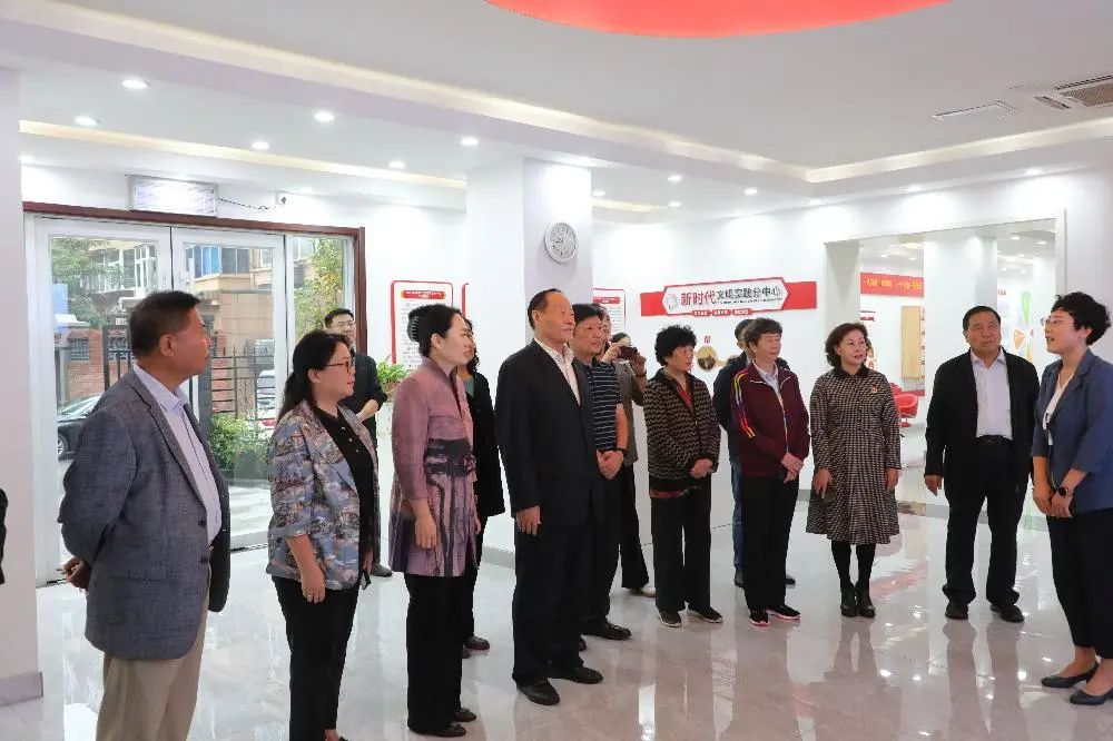 市民寻访团和市民代表到天桥区参观调研