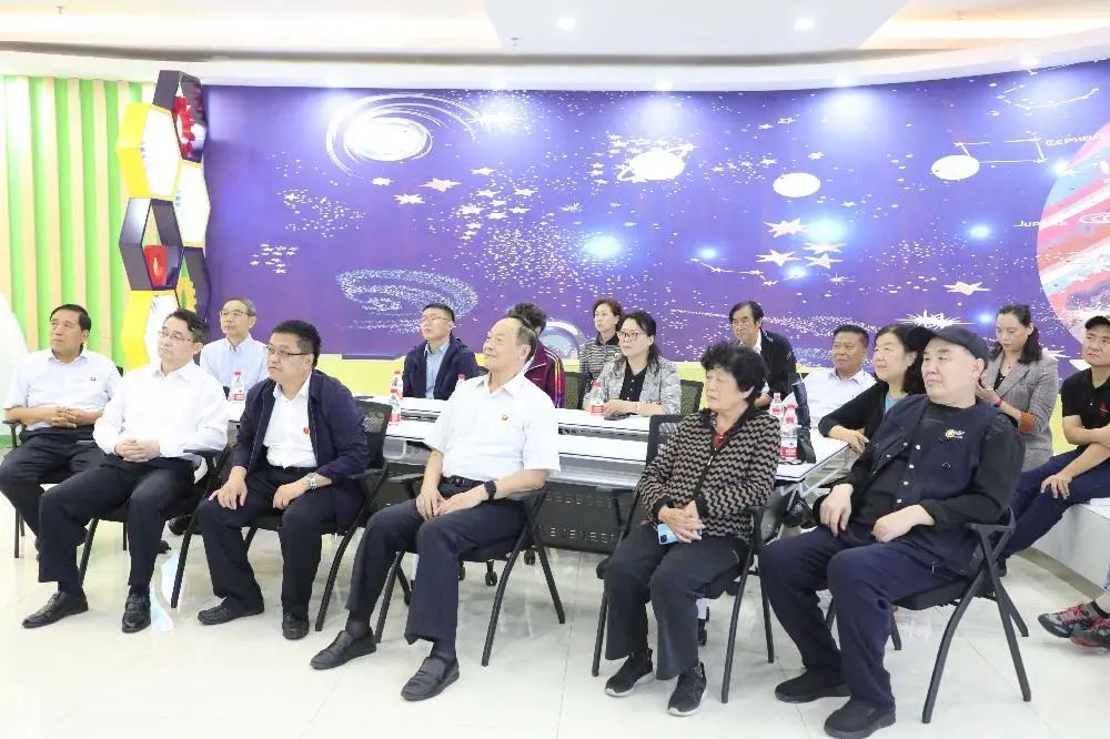 市民寻访团和市民代表到天桥区参观调研