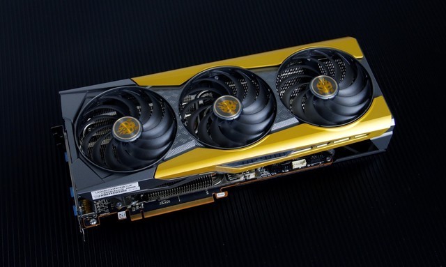 惊叹游戏体验！蓝宝石RX6900 XT 风冷版毒药开箱