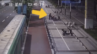 外卖小哥深夜抓小偷，街头这一幕惊心动魄