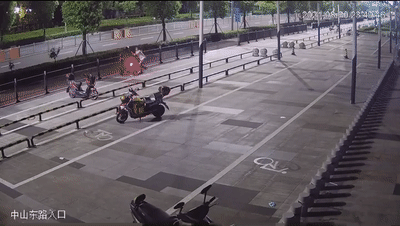 外卖小哥深夜抓小偷，街头这一幕惊心动魄