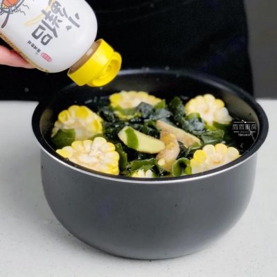 玉米裙带菜排骨汤