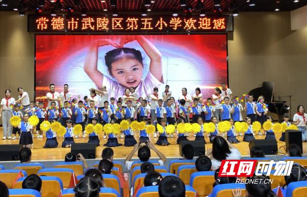 武陵區(qū)第五小學(xué)開展“我和我的祖國”活動(dòng)(圖2)