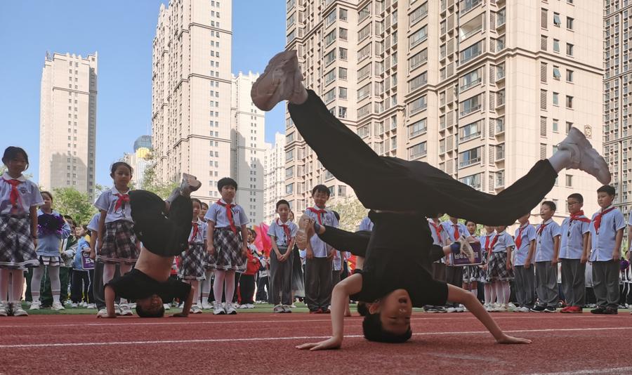 德州康博小學(xué)首屆田徑運(yùn)動(dòng)會(huì)開賽(圖6) 德州康博小學(xué)首屆田徑運(yùn)動(dòng)會(huì)開賽(圖6)