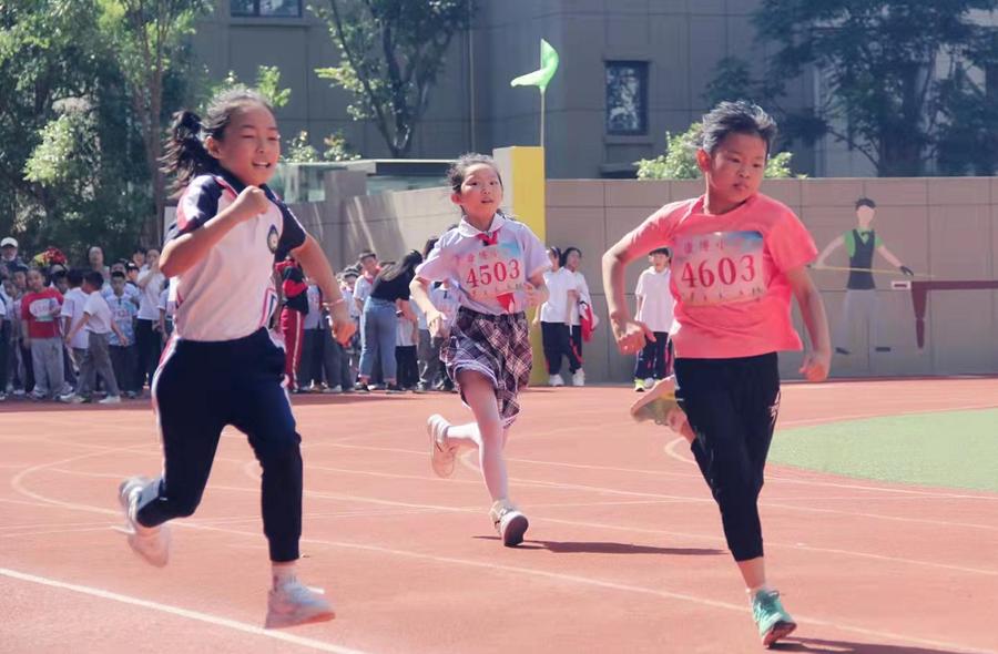 德州康博小學(xué)首屆田徑運(yùn)動(dòng)會(huì)開賽(圖12) 德州康博小學(xué)首屆田徑運(yùn)動(dòng)會(huì)開賽(圖12)