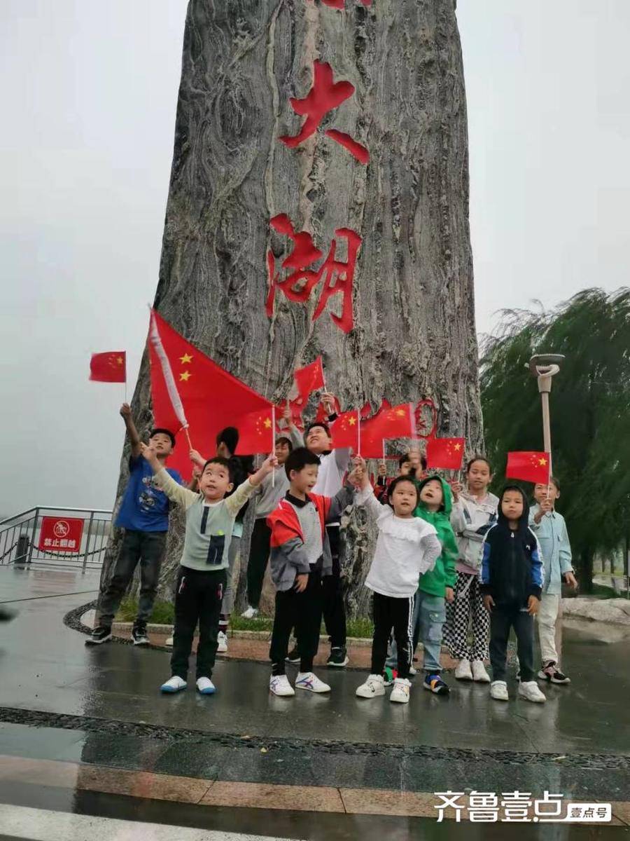 博興縣第一小學(xué)開展親子共讀活動(dòng)(圖4) 博興縣第一小學(xué)開展親子共讀活動(dòng)(圖4)