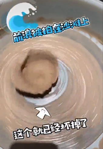 章子怡一家做陶艺，章子怡搂着醒醒做小碗，汪峰做出一滩泥