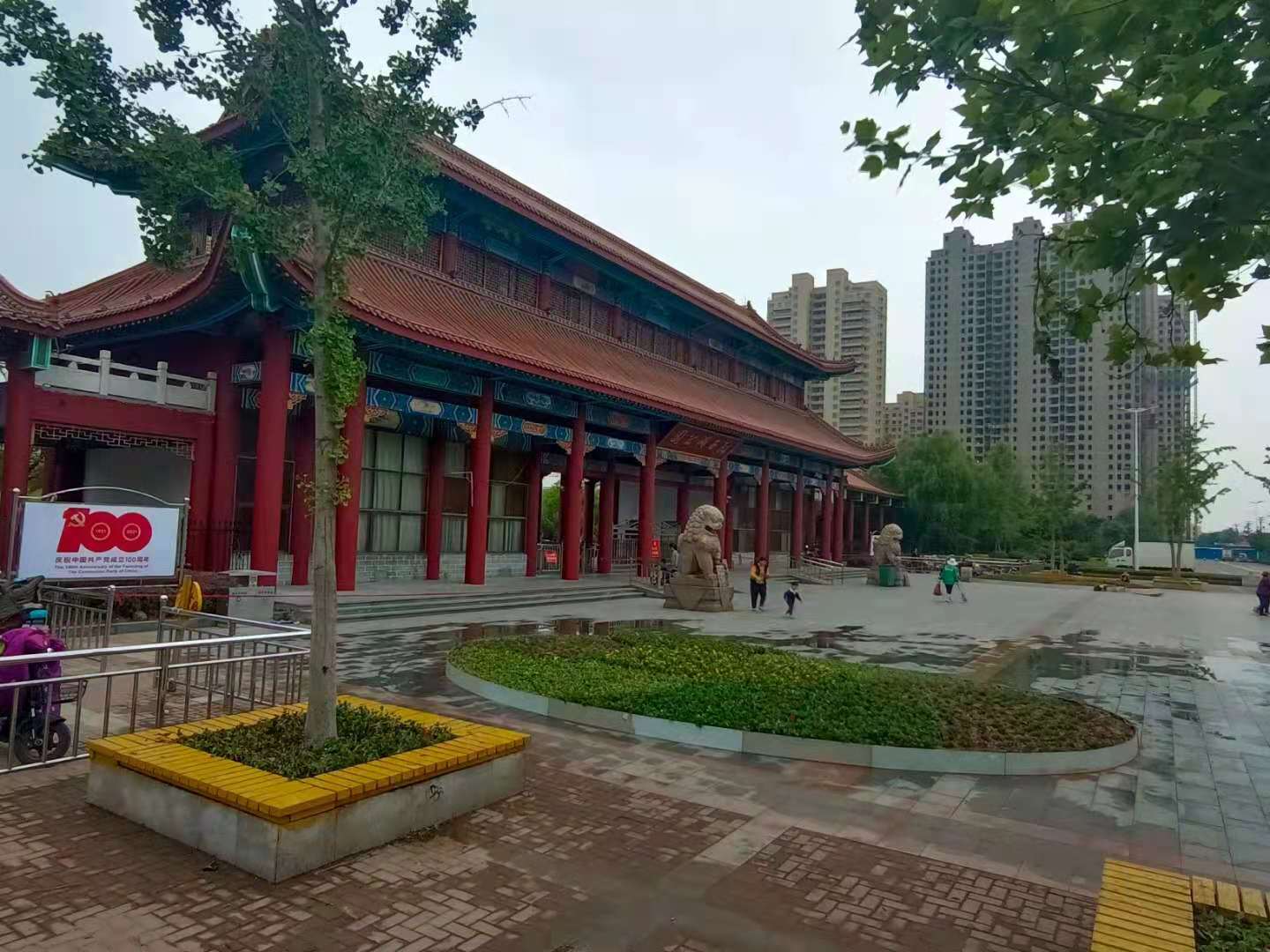 临沭县综合行政执法局集中整治红石湖公园门前乱象获市民点赞