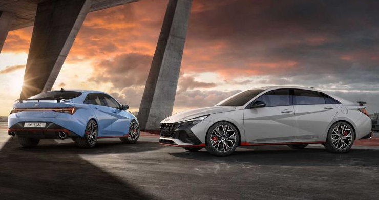 路特斯EMIRA中国预售提前至8月；奔驰发布全新 SL内饰图