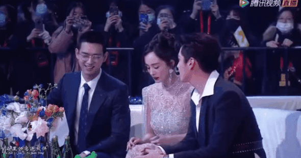 有人暗暗发糖，有人尴尬互动，星光大赏内场真