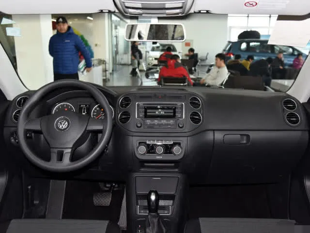 大众发飙了，新车搭2.0T，怒降到13.64万，定要打