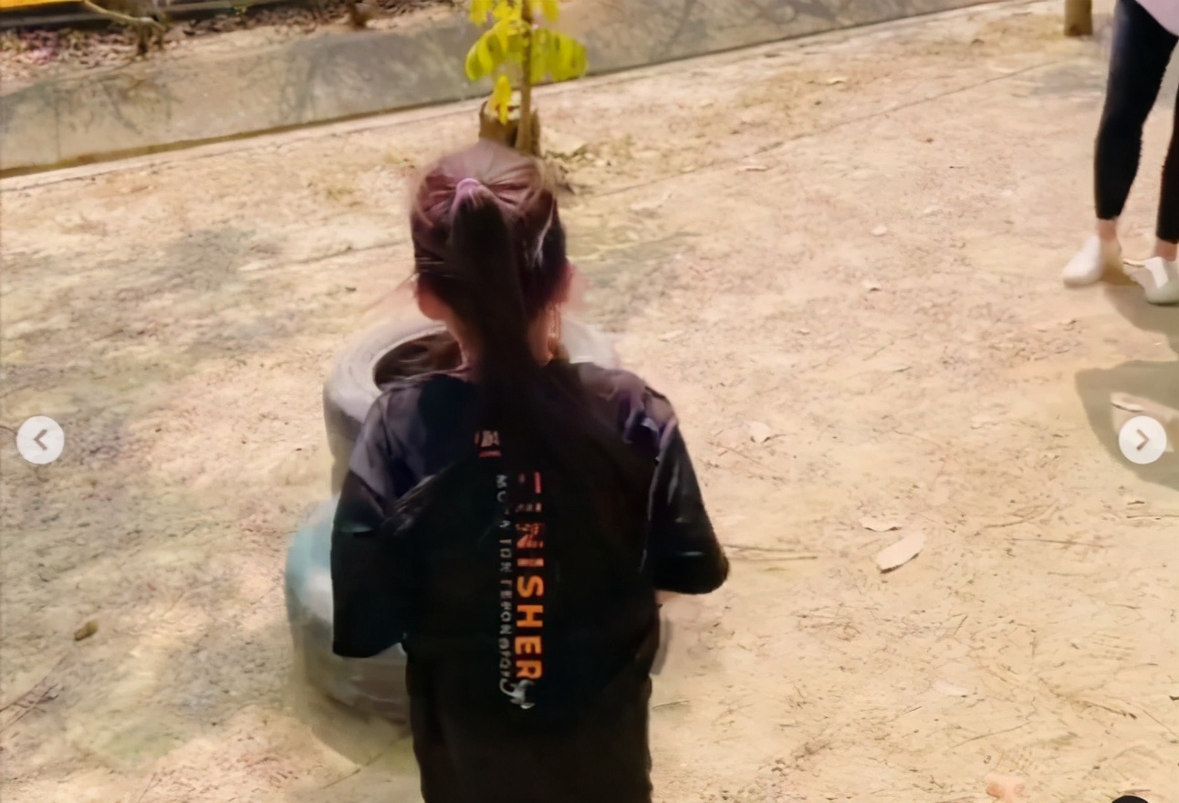 周杰倫昆凌帶一雙兒女野外拓展訓練，小兒子正臉肉嘟嘟超可愛