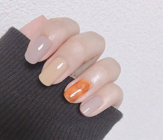2020年最火的美甲色搭配方案，简单干净显手白，