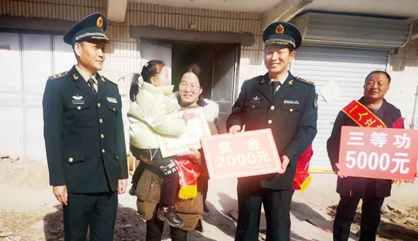 最高奖励10万元！在部队立功回家乡领钱，这兵当
