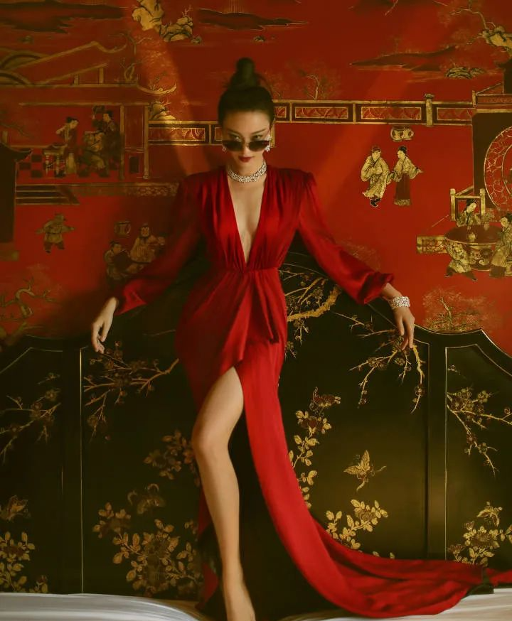 Penta提名倪妮,《流金岁月》朱锁锁换个头就翻红了,背后一扒全是黑料
