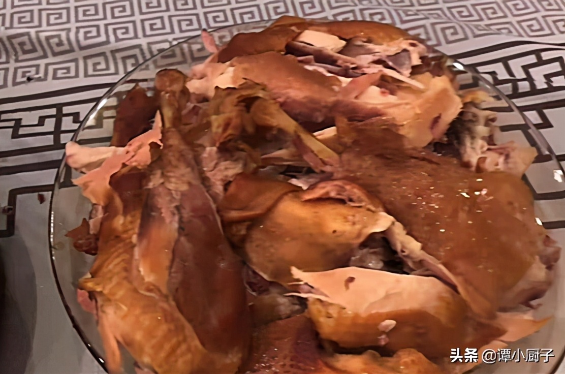 明星黄磊晒年夜饭，亲自下厨做18道大菜，网友：