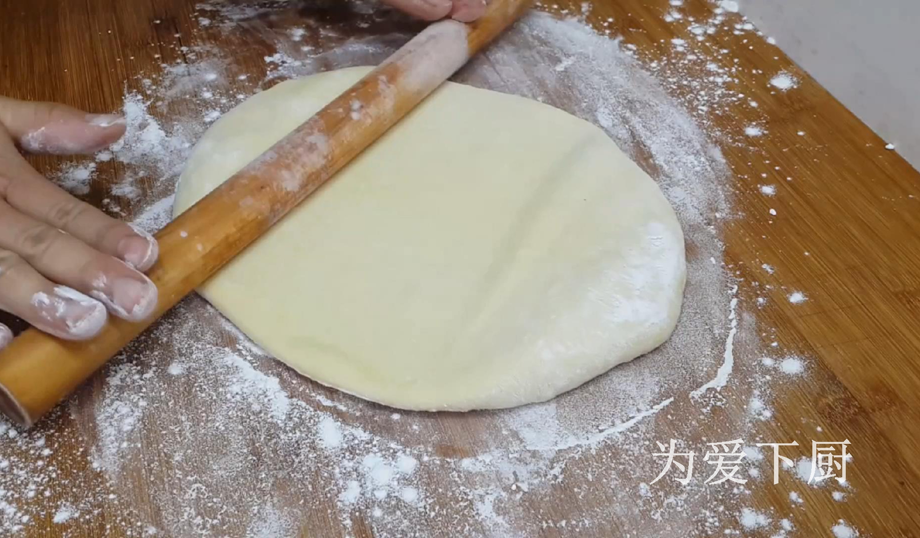 2個雞蛋，半斤麵粉，鍋裡炸一炸，鬆軟又香甜，比麵包油條還好吃