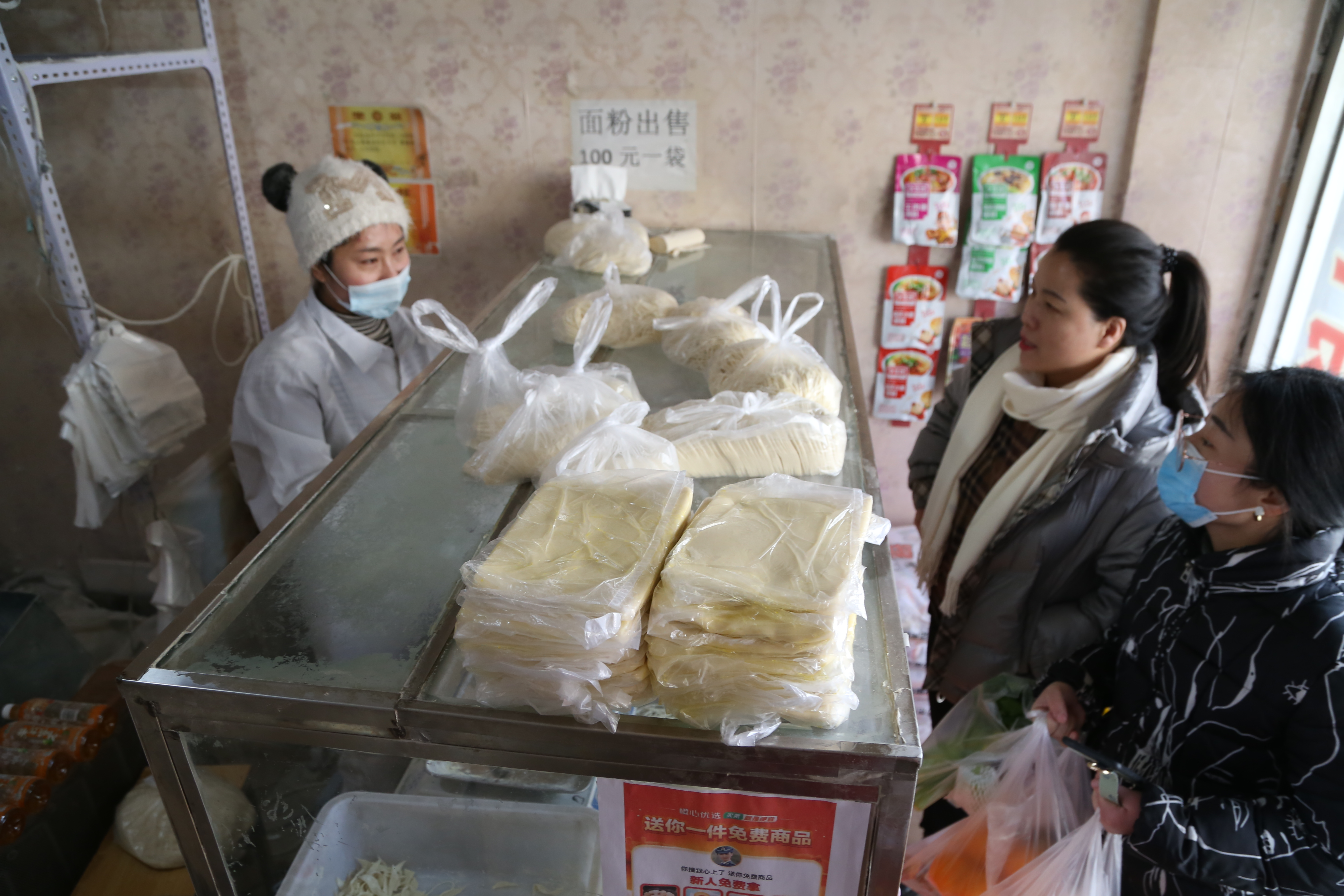 甘肃平凉“压面哥”怀揣音乐梦，半夜为妻子写歌羡煞旁人