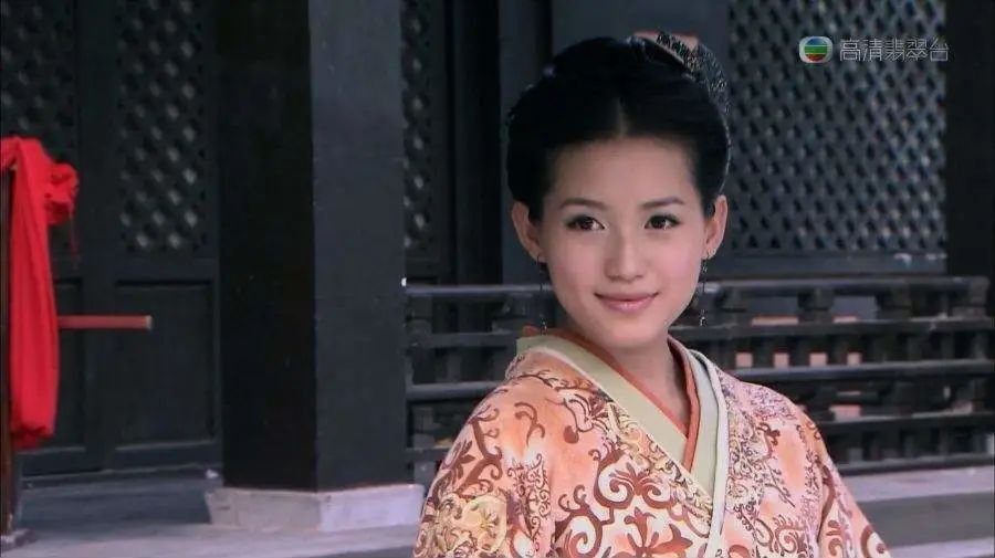 佟丽娅转型大花出演女总裁，熟龄大花为什么有着致命的魅力？