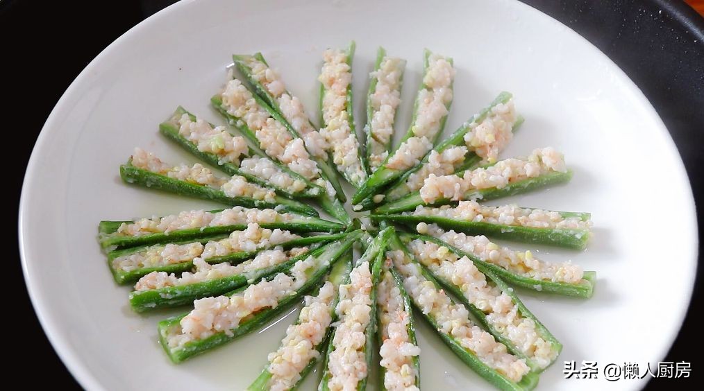 秋葵怎么做好吃？配上大虾这样蒸，吃起来又鲜又香，爽脆可口