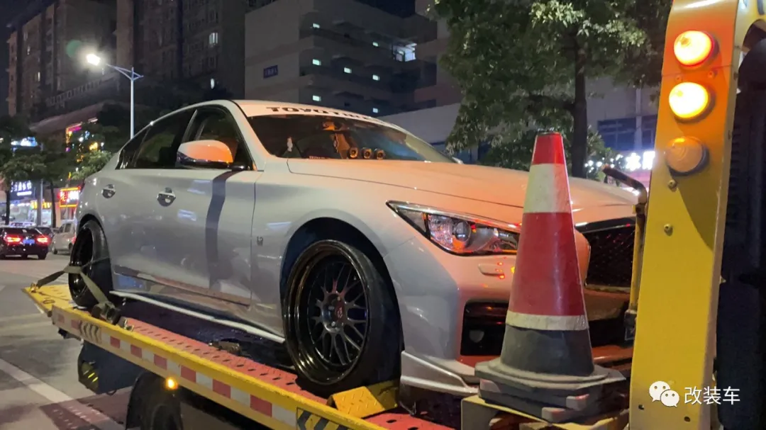 还原就换风格 连深圳交警都认识这一年一审的英菲尼迪Q50S