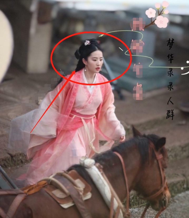 Dream China records the Lu Touchao that pull a hand sweet, liu Yifei wears gas of white skirt celestial being to wave, 