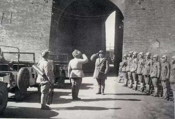 高级将领开会，傅作义宣布和谈协议，会上一片沉默，突闻将军痛哭